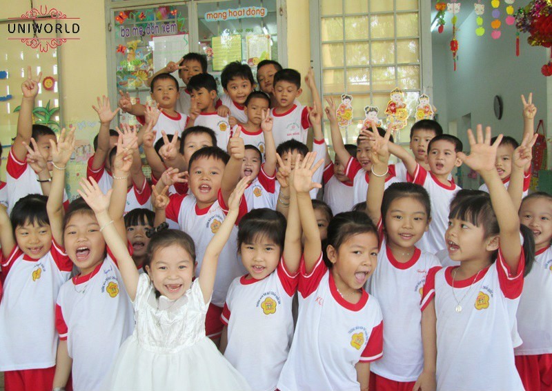 Đồng phục trường mầm non Hoa Sen - Hình chính