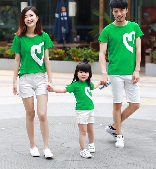 Cách chọn may áo đồng phục đẹp dành cho gia đình 1
