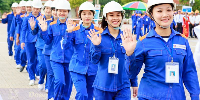 Áo đồng phục công nhân cũng có nhiều loại cho khách hàng lựa chọn