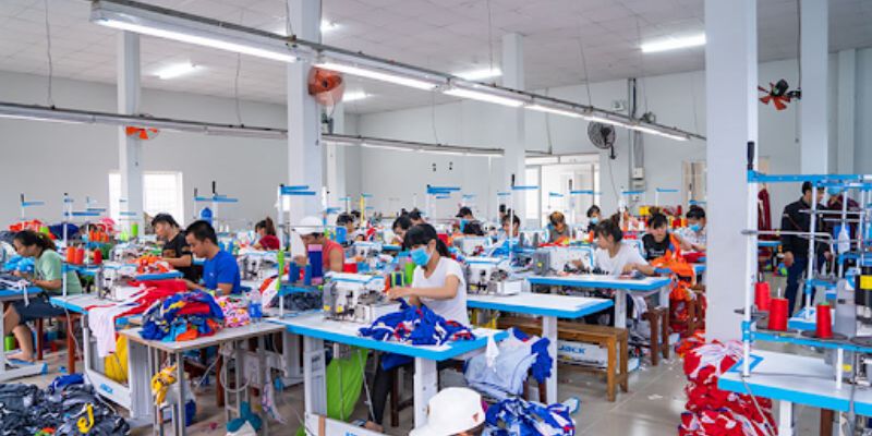 Mỗi năm xưởng may hợp tác với hơn 2500 khách hàng