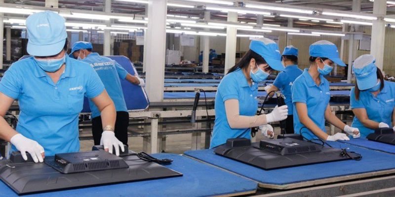 Nên chọn loại vải có độ bền cao để may áo đồng phục cho công nhân
